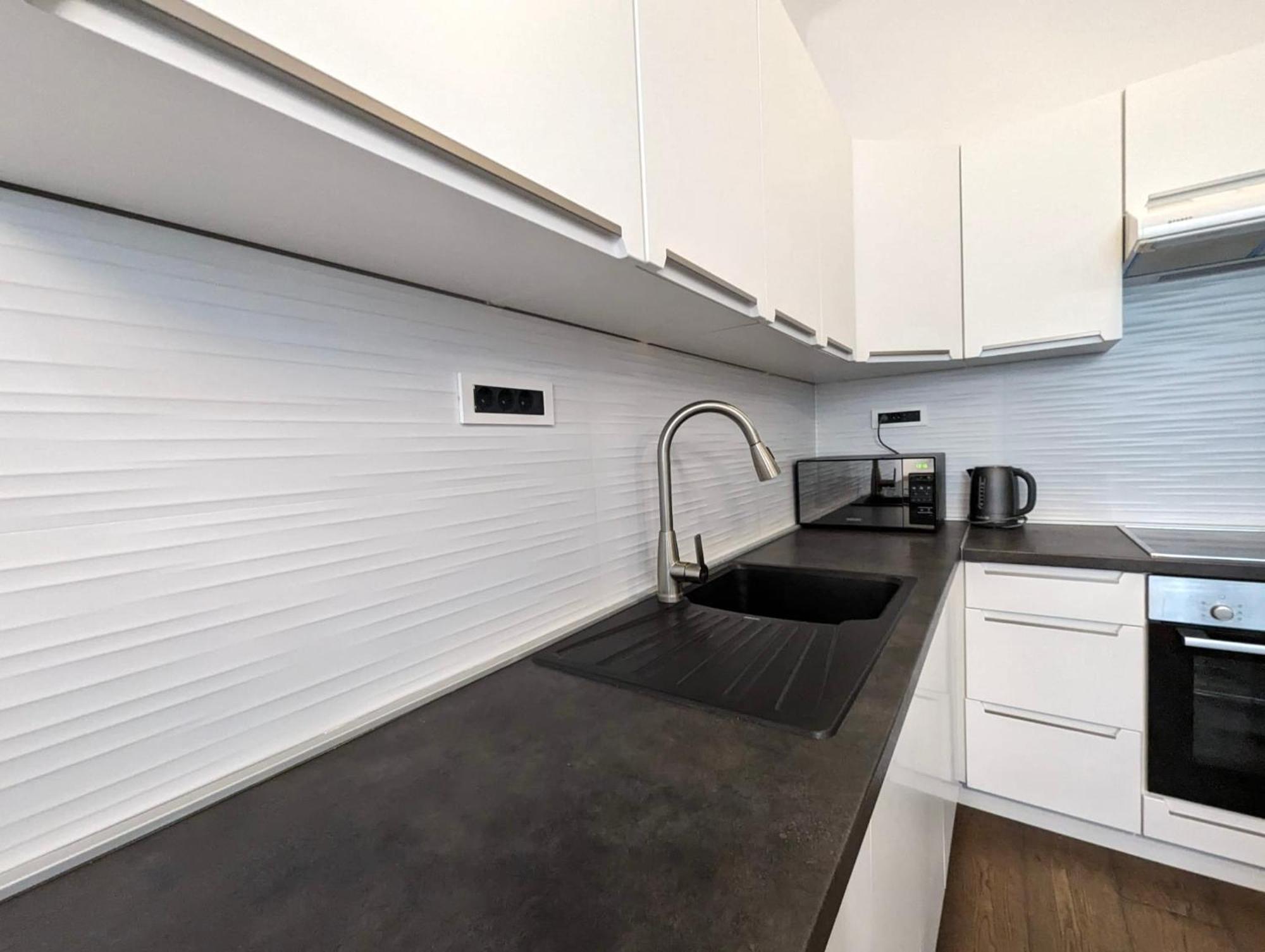 Fantabulous Downtown Abode W King Bed, 65" Tv, Washer And Tumble Dryer Zagreb Ngoại thất bức ảnh