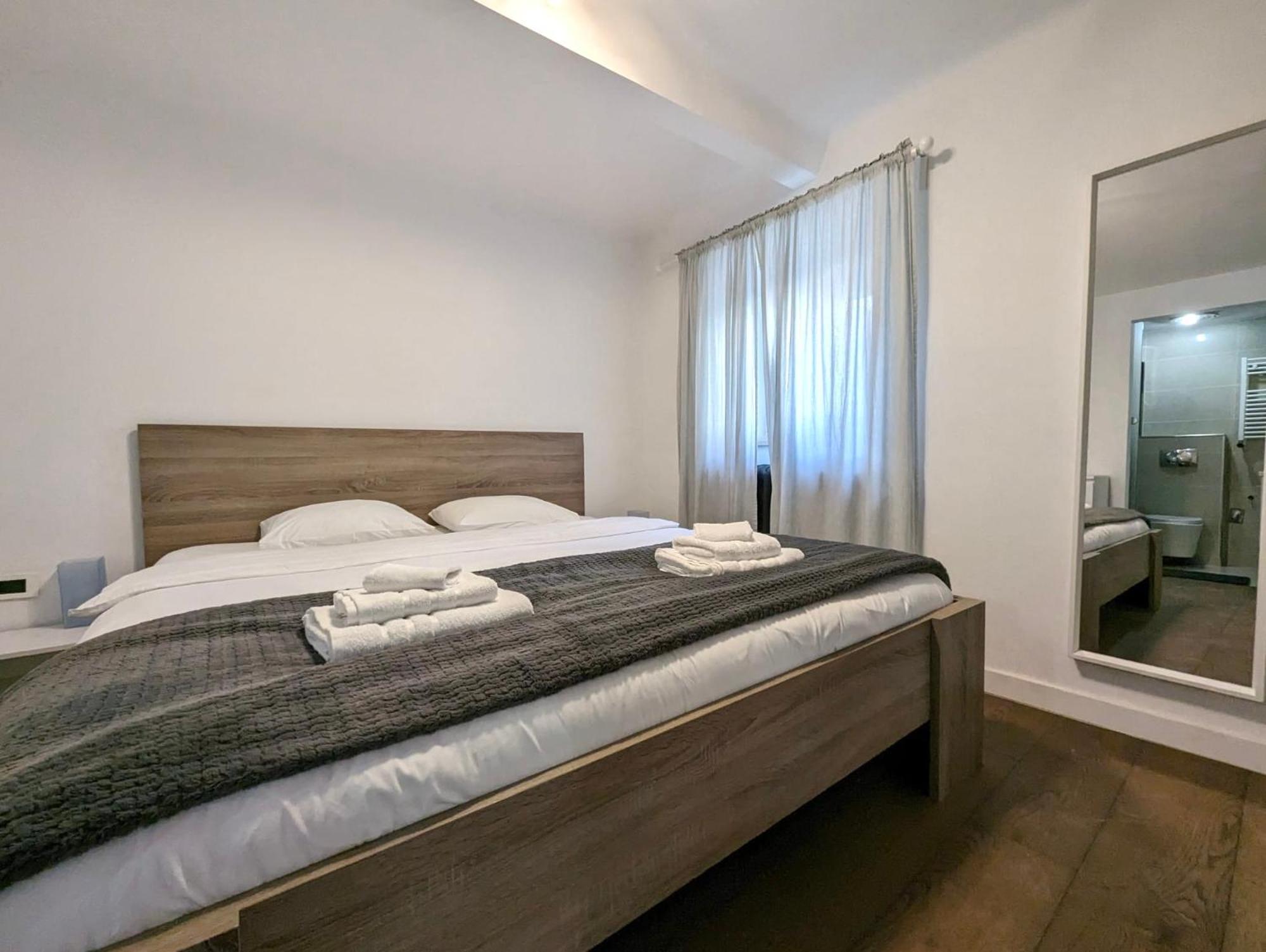 Fantabulous Downtown Abode W King Bed, 65" Tv, Washer And Tumble Dryer Zagreb Ngoại thất bức ảnh