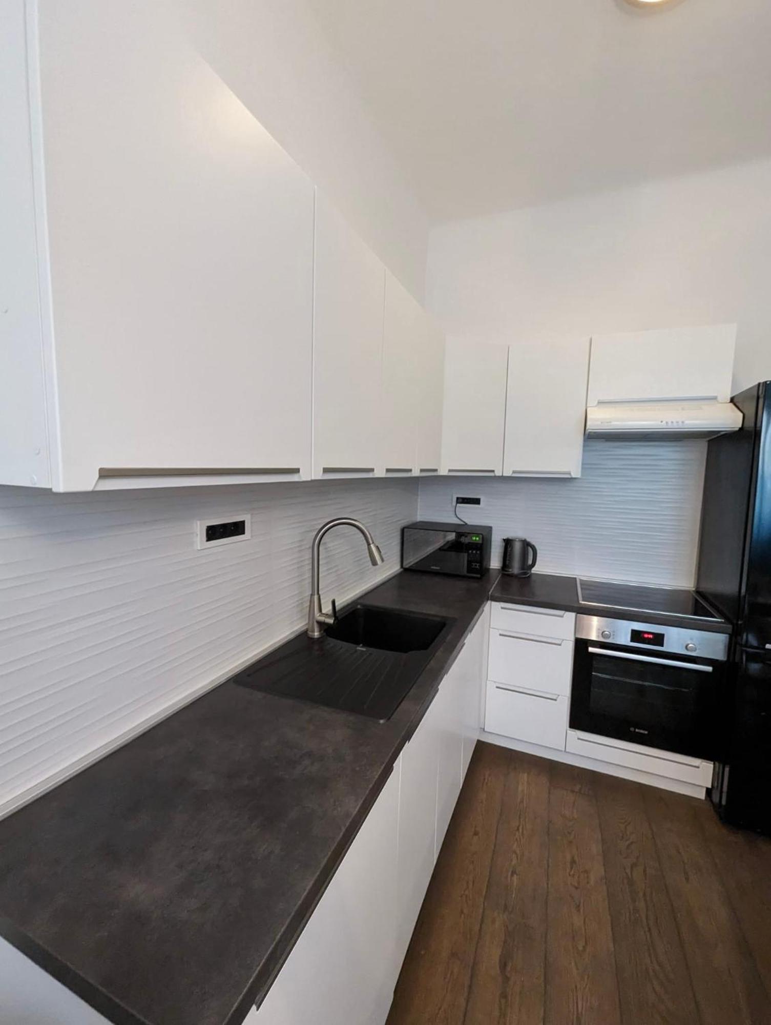Fantabulous Downtown Abode W King Bed, 65" Tv, Washer And Tumble Dryer Zagreb Ngoại thất bức ảnh