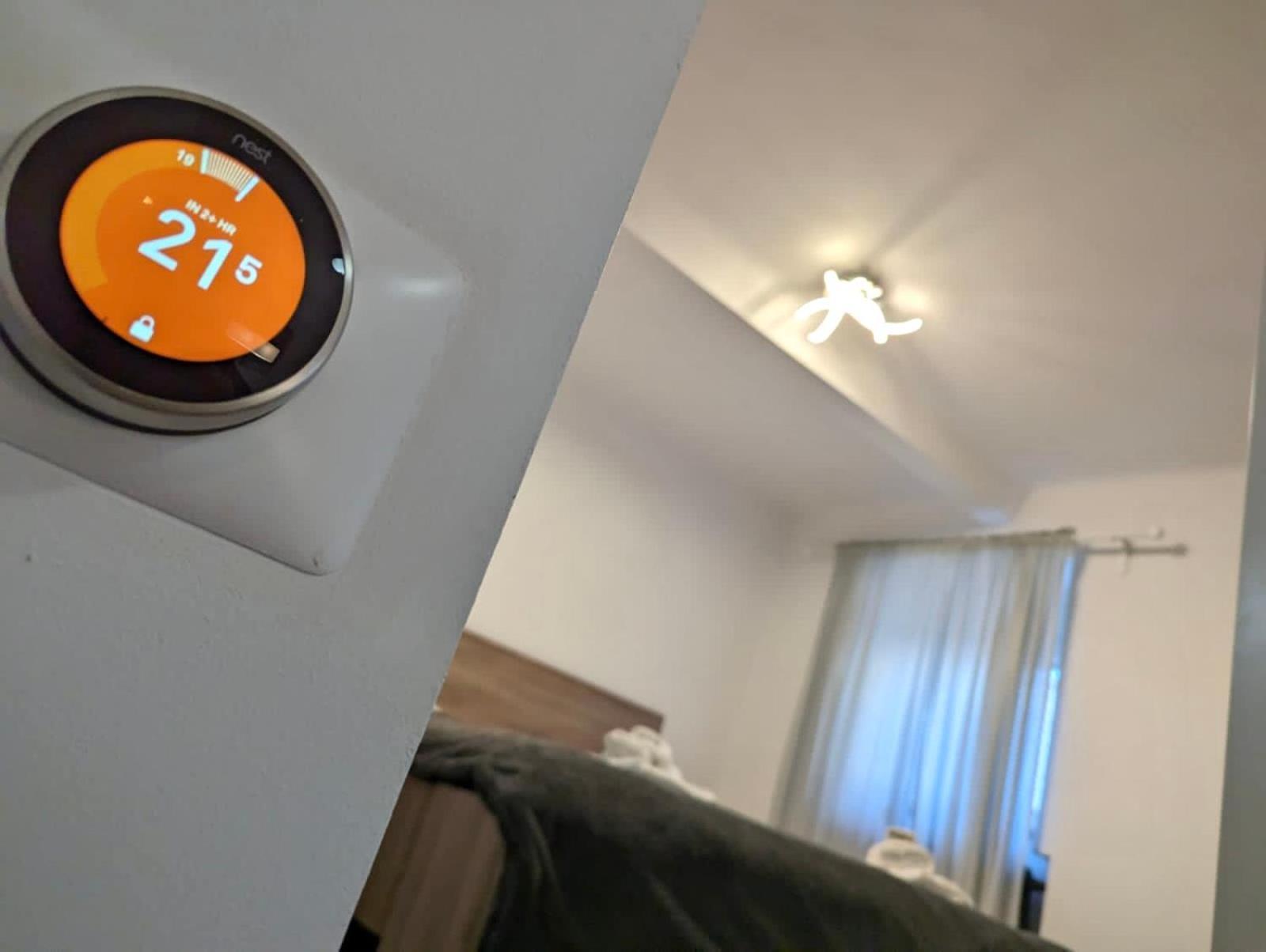 Fantabulous Downtown Abode W King Bed, 65" Tv, Washer And Tumble Dryer Zagreb Ngoại thất bức ảnh